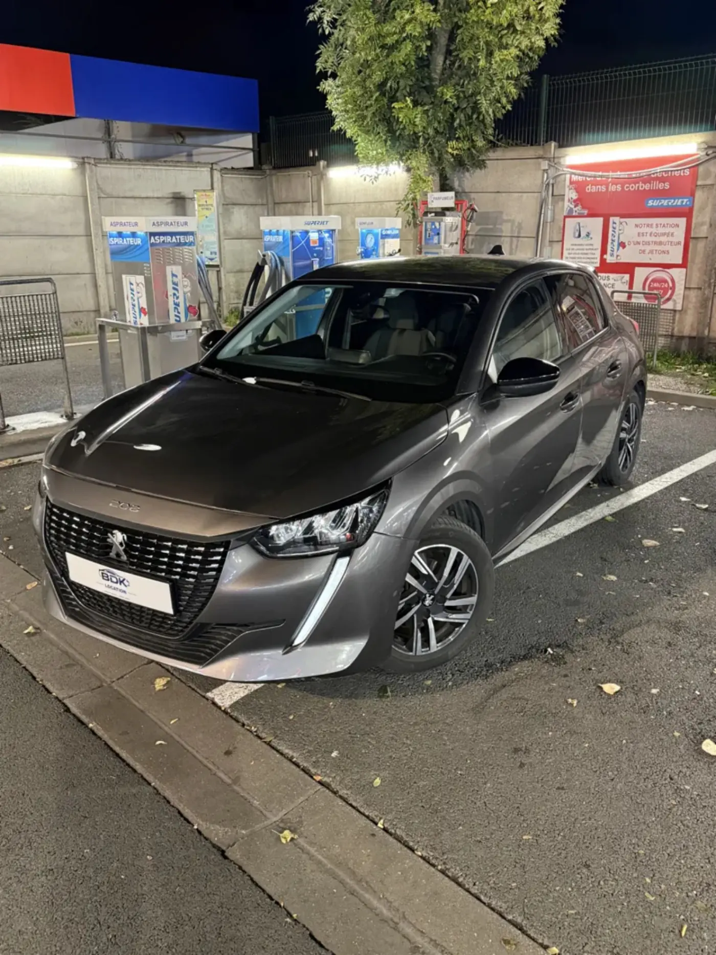 Peugeot 208 — photo 1